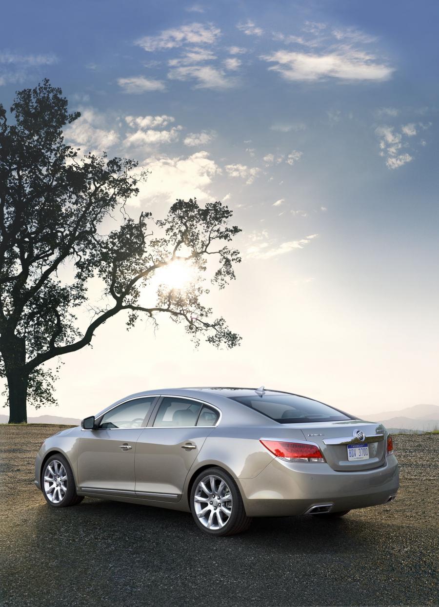  Buick LaCrosse CXS 2010 года  (фото 17 из 38)